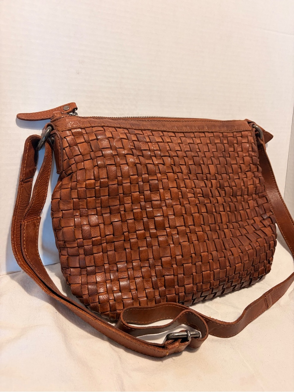 Woven Leather Shoulder Bag in Brown